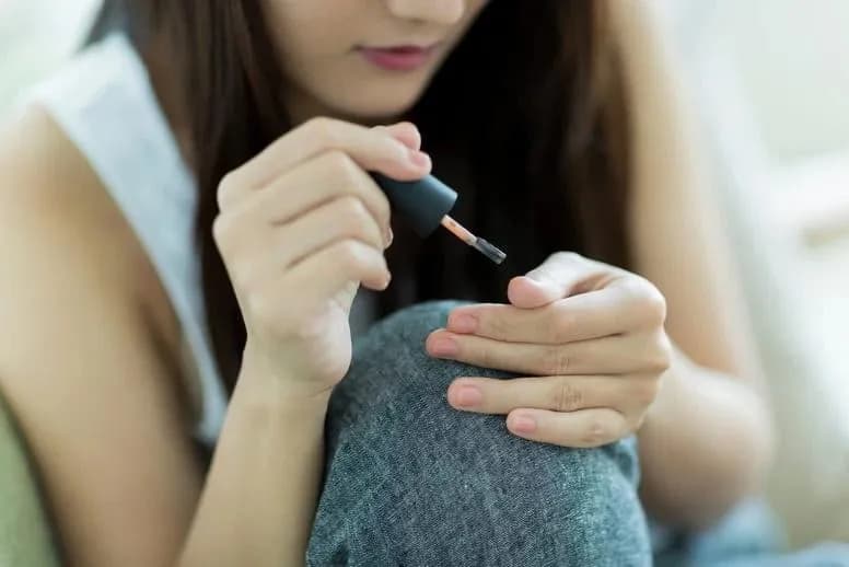 Czym wzmocnić paznokcie? Sprawdzone metody na zdrowe i mocne paznokcie