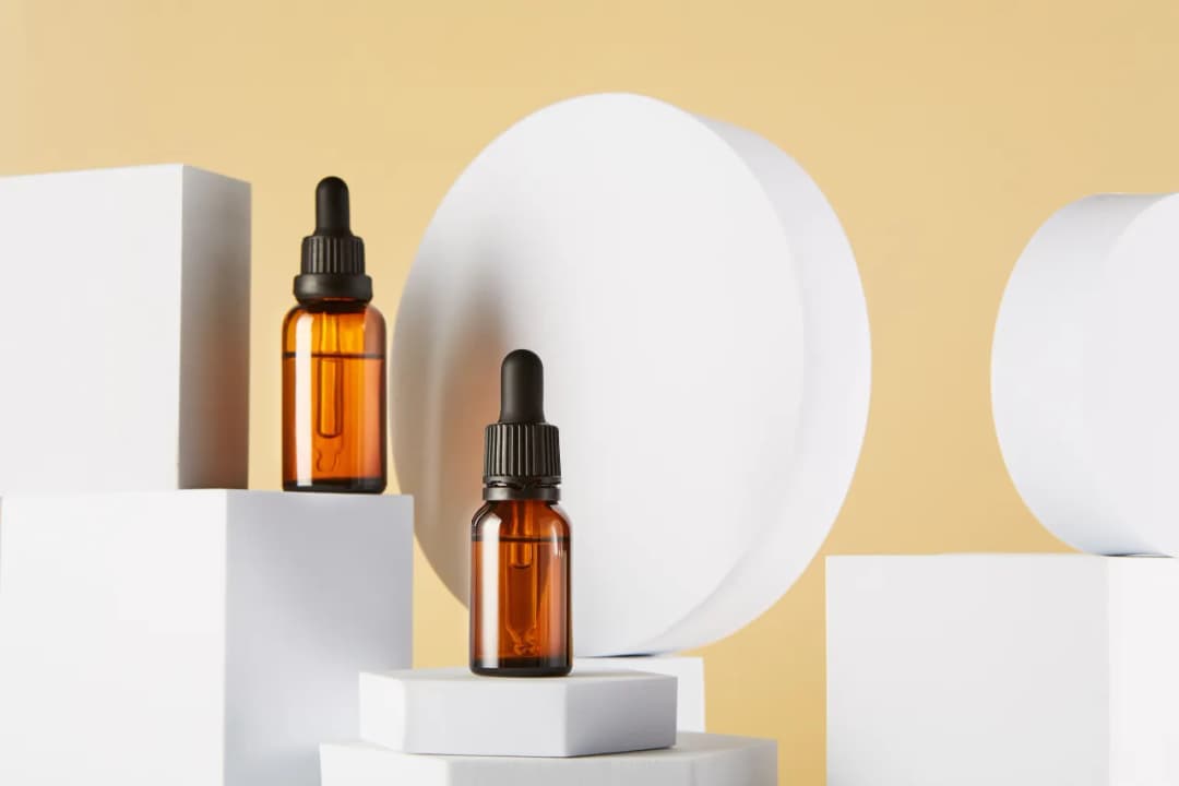 Czy serum do twarzy się zmywa? Oto, co musisz wiedzieć o aplikacji