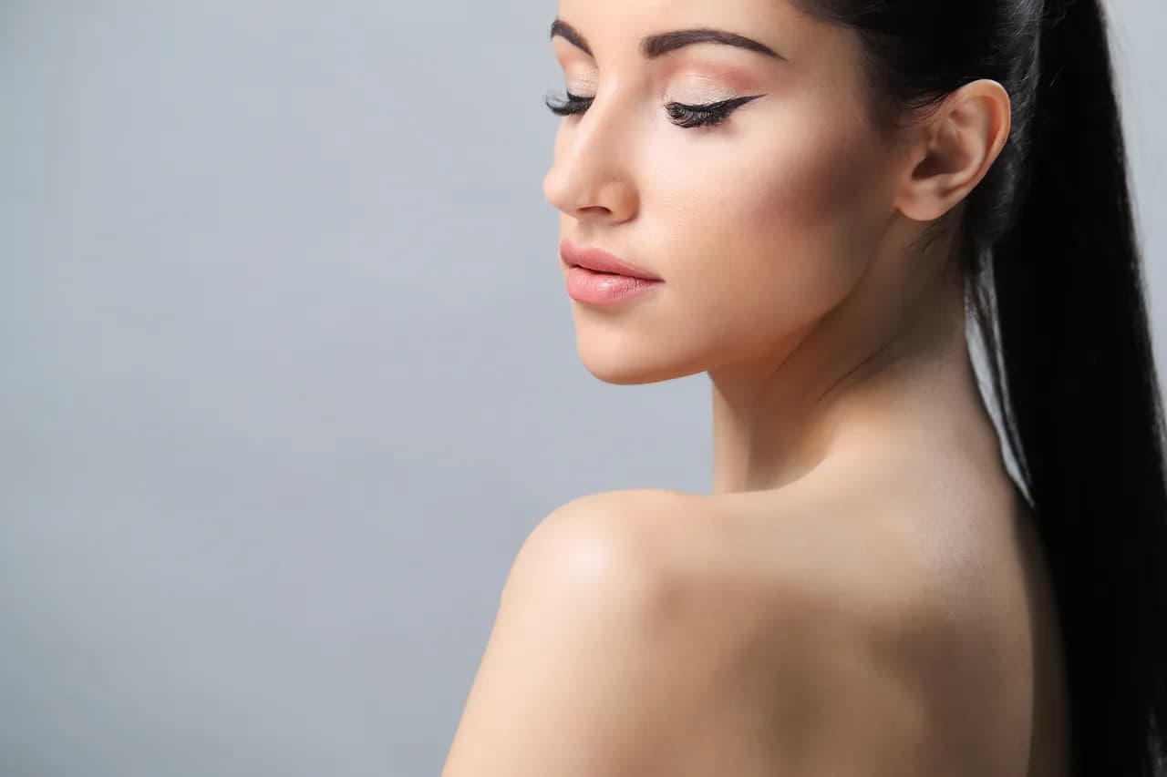 Ile trwa przedłużanie rzęs? Sprawdź, co wpływa na czas zabiegu