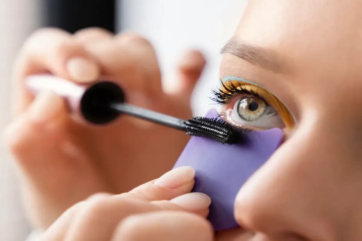 Jak tuszować rzęsy, aby uzyskać efektowne spojrzenie bez błędów
